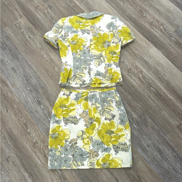 Women’s Tahari Arthur S Levine 2PC Floral Skirt Suit Blazer & Skirt Set Size 2 - Picture 2 of 15